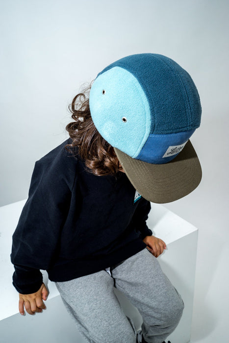 Kasket, blokfleece 5-panel - Blå (Størrelse XL, 7-14 år)