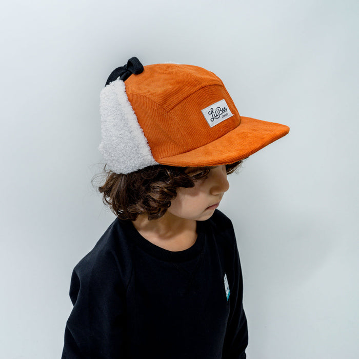 Kasket, Teddy fløjl 5-panel med ører - Karamel (størrelse M, 1,5-3 år)